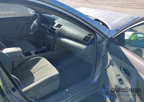 2008 Toyota Camry Le z USA, uszkodzony, nr VIN 4T4BE46K58R023497